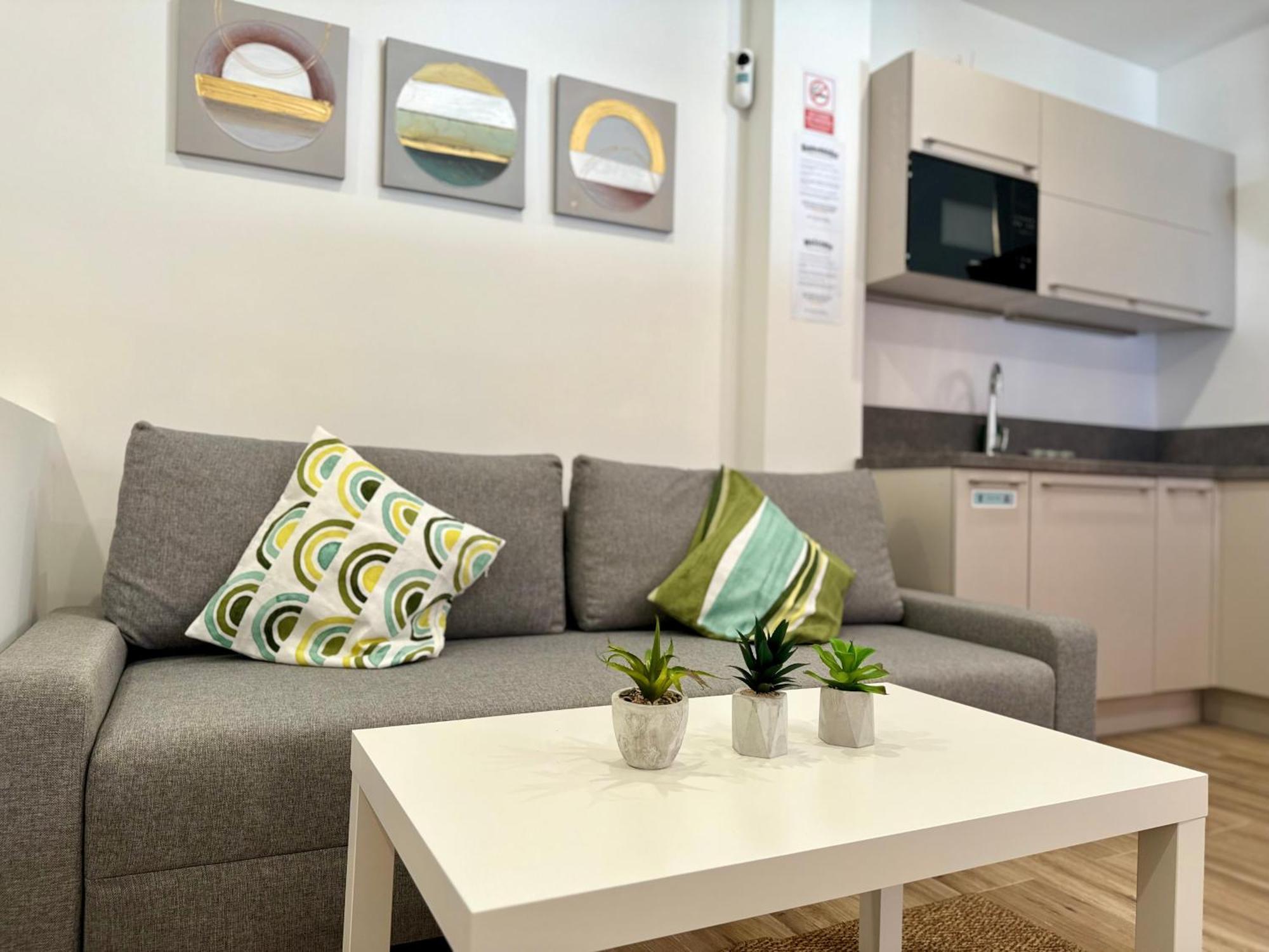 Apartamentos Castillejos Madrid Exteriör bild